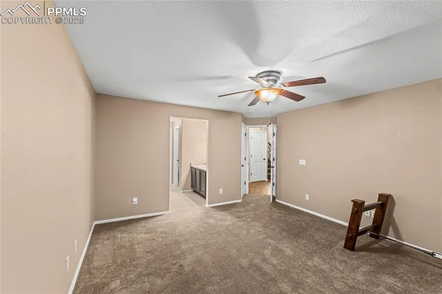 a view of a livingroom with a ceiling fan