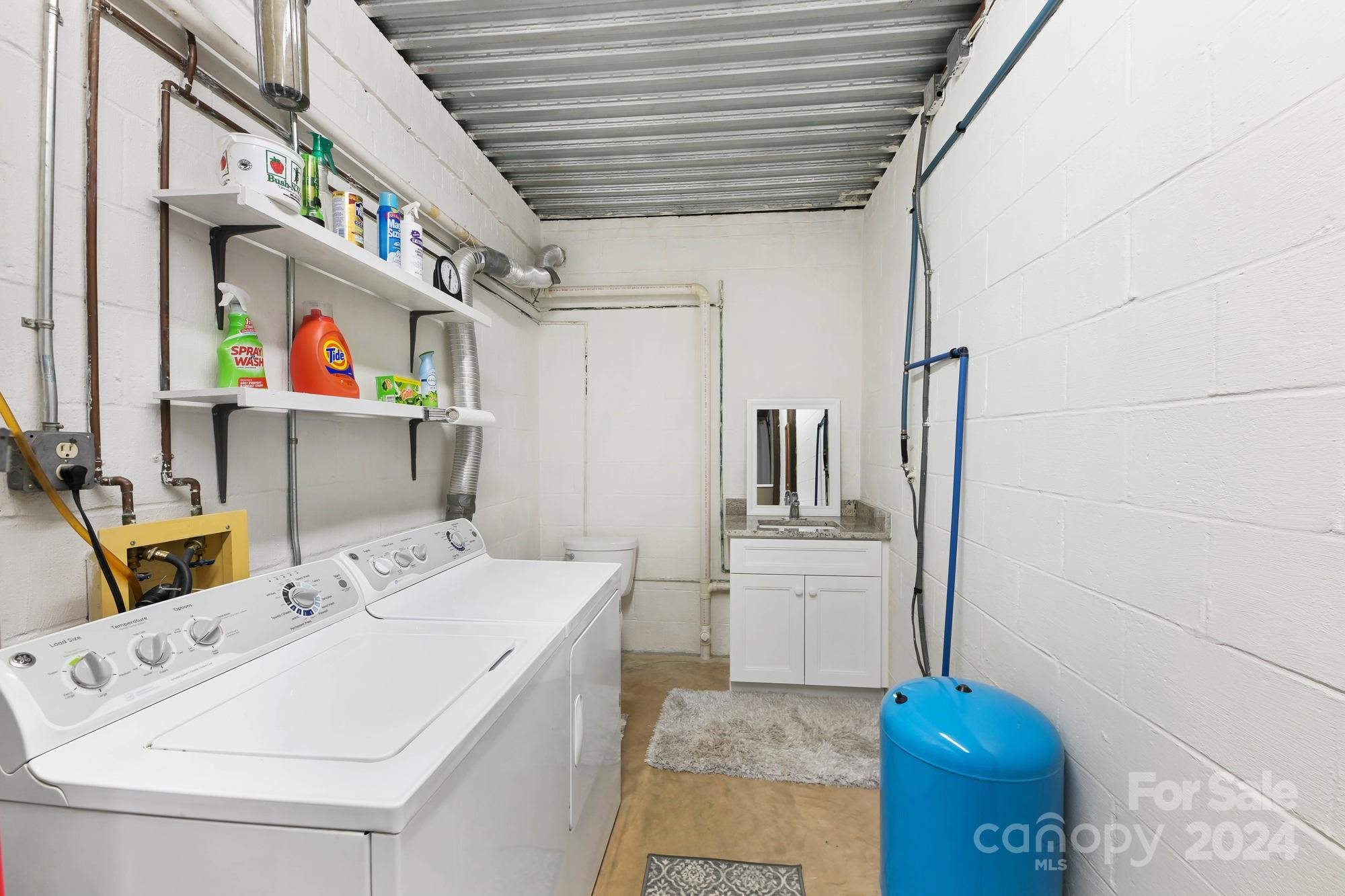 1135 Arabian Farm Road Clover, SC 29710 - Photo 23 of 48 a utility room with dryer and washer
