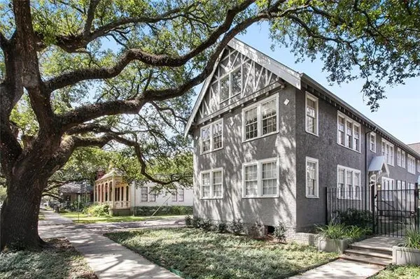 $1,700 | 910 South Carrollton Avenue, Unit B, New Orleans, LA 70118