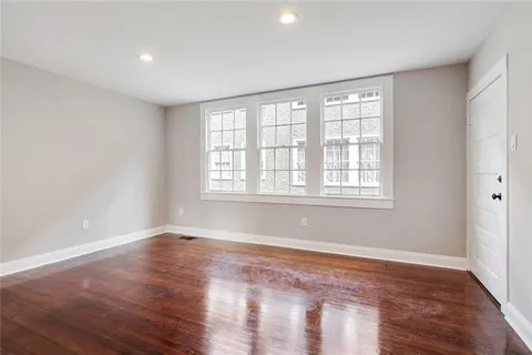 $1,700 | 910 South Carrollton Avenue, Unit B, New Orleans, LA 70118