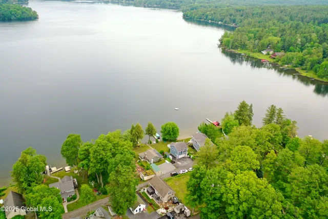 $1,195,000 | 3043 Southshore Drive East, Hagaman, NY 12086