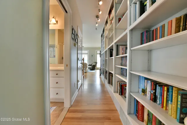 $1,195,000 | 3043 Southshore Drive East, Hagaman, NY 12086