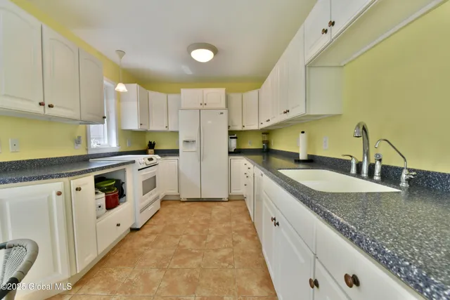 $1,195,000 | 3043 Southshore Drive East, Hagaman, NY 12086