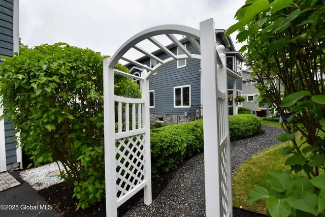 $1,195,000 | 3043 Southshore Drive East, Hagaman, NY 12086