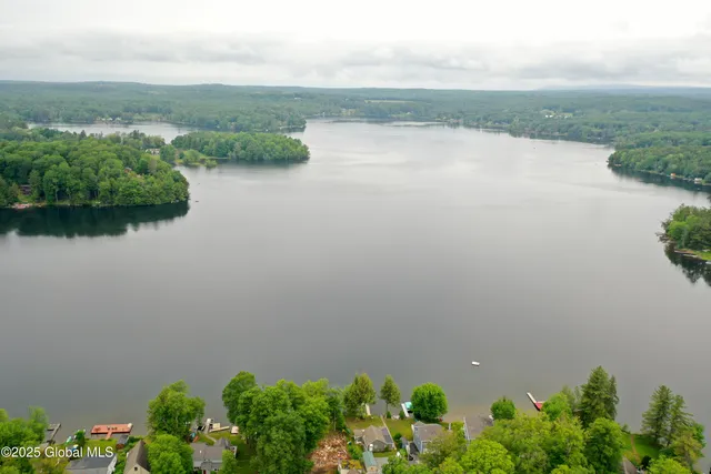 $1,195,000 | 3043 Southshore Drive East, Hagaman, NY 12086