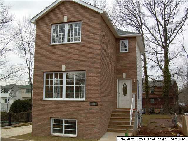 264 Harbor Road Staten Island, NY 10303 - Photo 1 of 4 Primary Photo