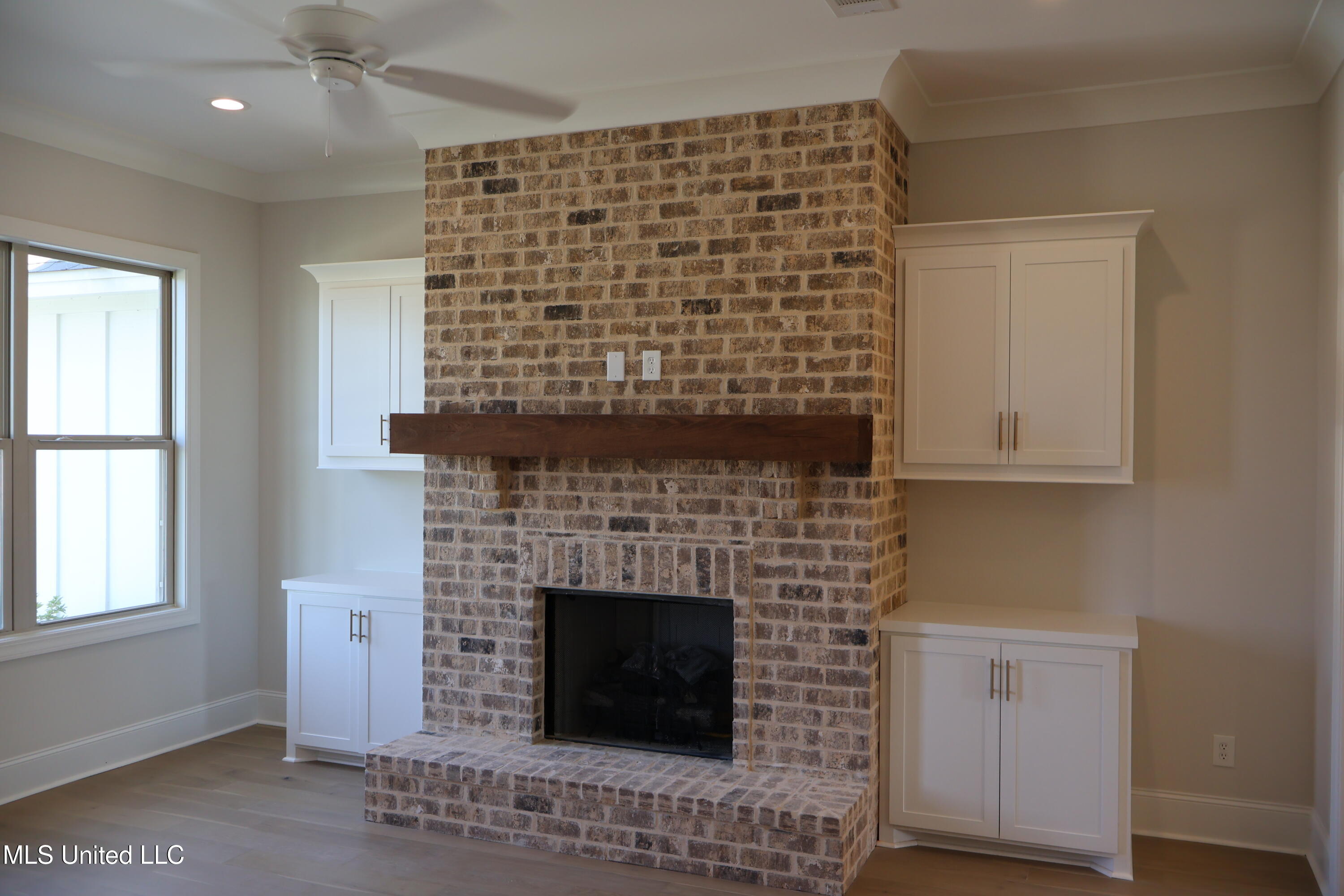 113 Southern Oak Way Canton, MS 39046 - Photo 5 of 12 113 Fireplace