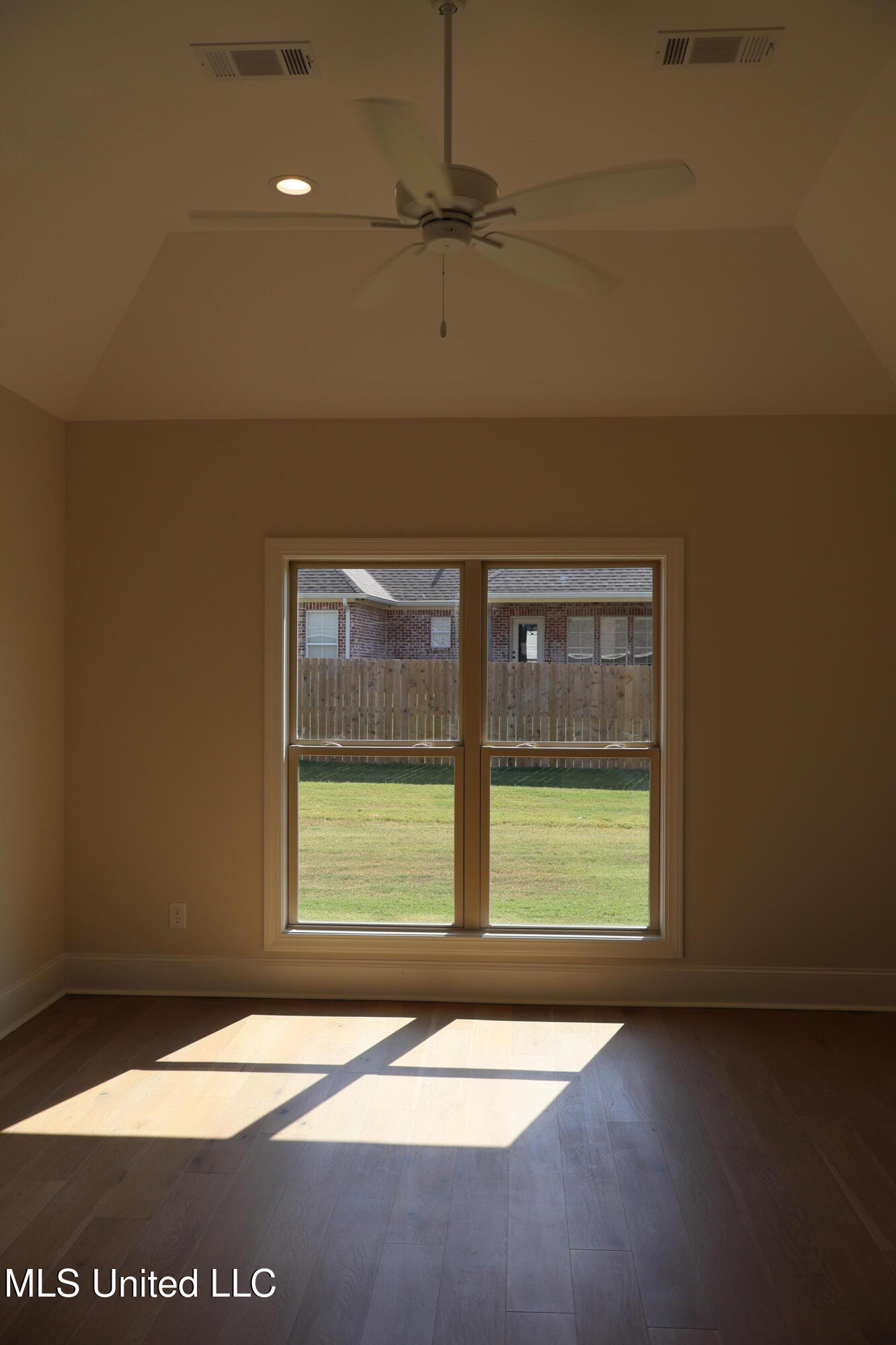 113 Southern Oak Way Canton, MS 39046 - Photo 6 of 12 113 Master B:R