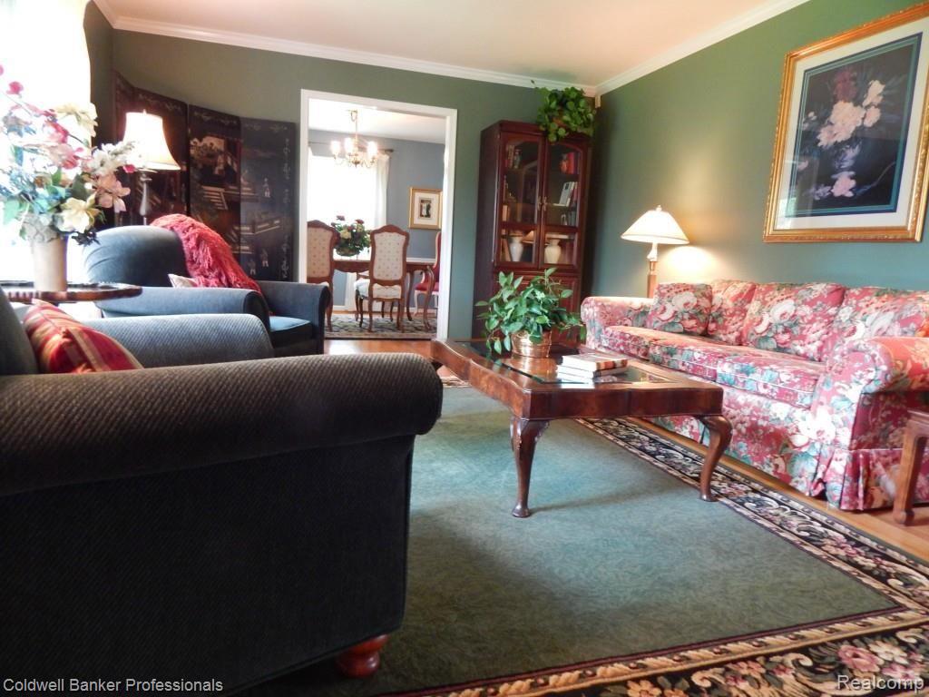 1096 Rock Spring Road Bloomfield Hills, MI 48304 - Photo 9 of 37 DSCN0182.jpg