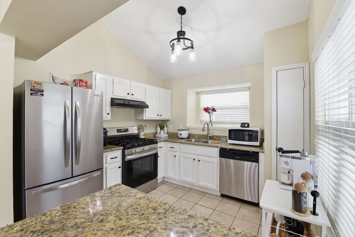1131 Somercotes Lane Channelview, TX 77530 - Photo 5 of 37