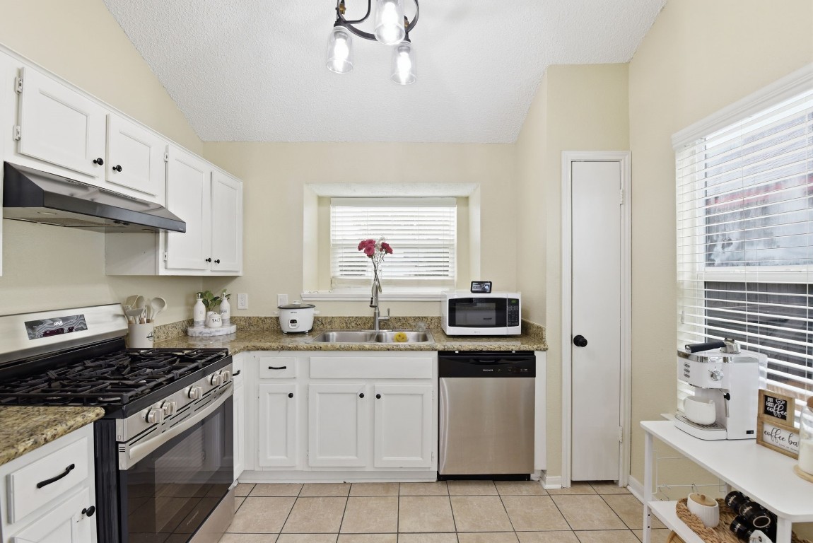 1131 Somercotes Lane Channelview, TX 77530 - Photo 6 of 37