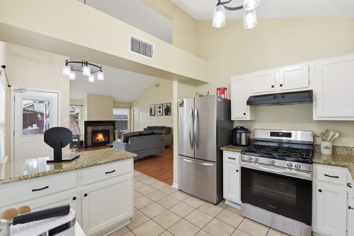 1131 Somercotes Lane Channelview, TX 77530 - Photo 8 of 37