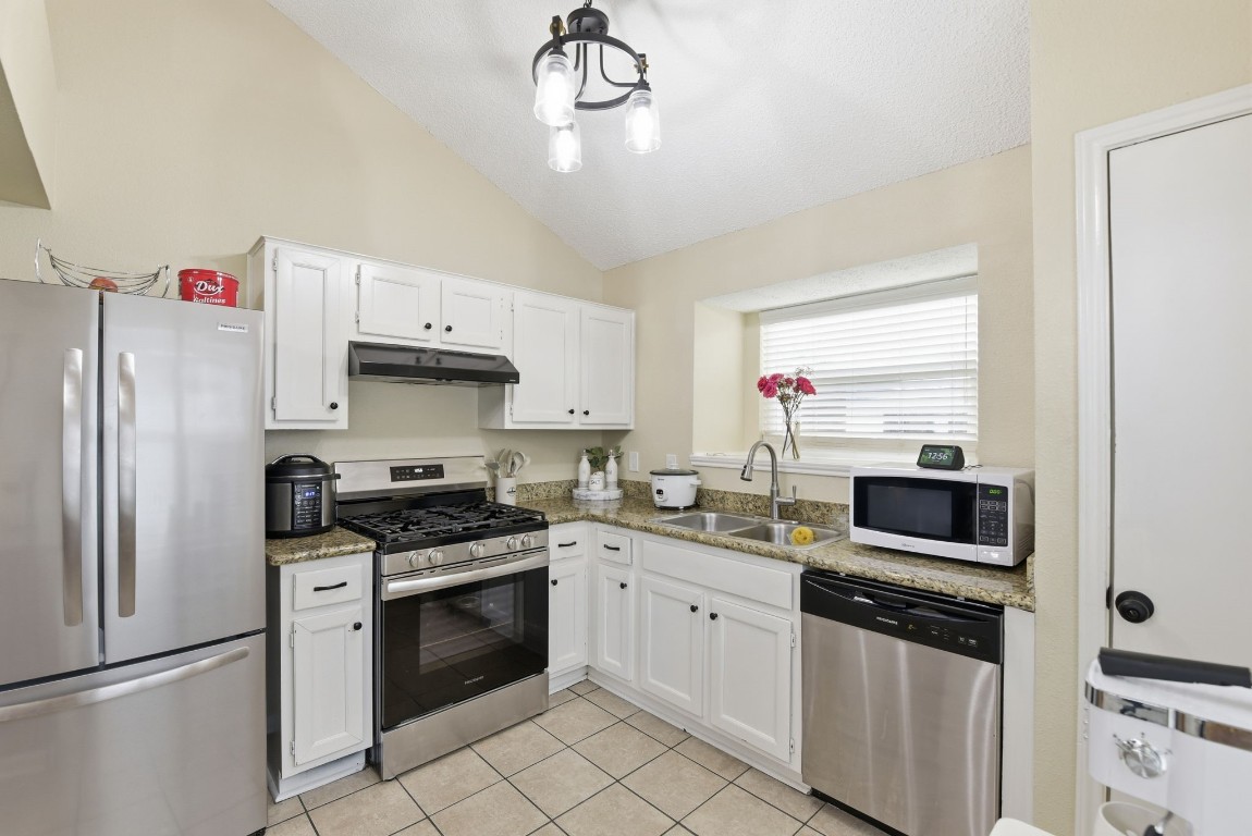 1131 Somercotes Lane Channelview, TX 77530 - Photo 9 of 37