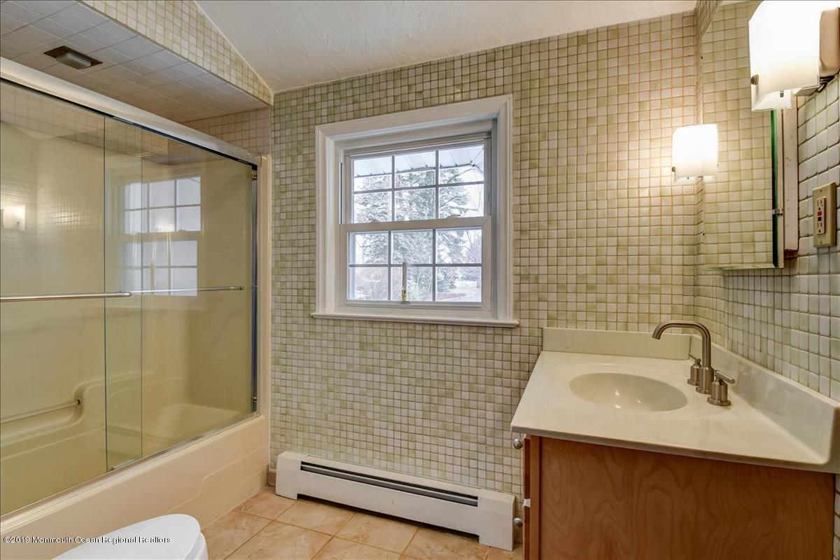 206 Hope Road Tinton Falls, NJ 07724 - Photo 25 of 36 26-Master_Bathroom