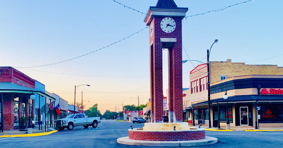 1333 Stetson Sealy, TX 77474 - Photo 5 of 6 a tall building on the street