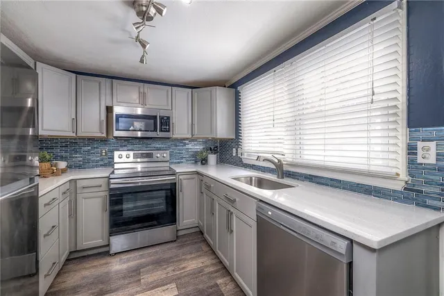 $425,000 | 4907 West 70th Terrace, Prairie Village, KS 66208