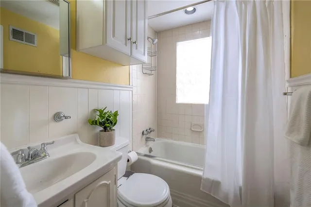 $425,000 | 4907 West 70th Terrace, Prairie Village, KS 66208