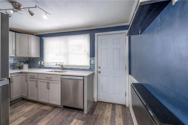 $425,000 | 4907 West 70th Terrace, Prairie Village, KS 66208