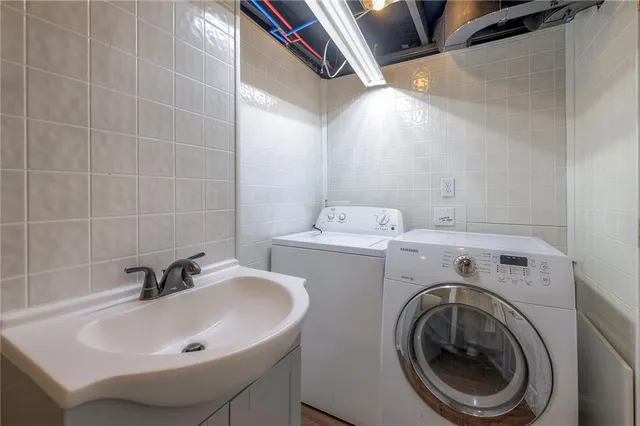 $425,000 | 4907 West 70th Terrace, Prairie Village, KS 66208