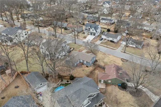 $425,000 | 4907 West 70th Terrace, Prairie Village, KS 66208