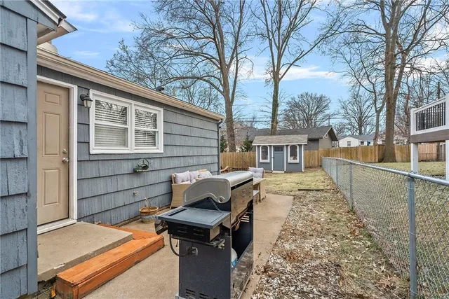 $425,000 | 4907 West 70th Terrace, Prairie Village, KS 66208