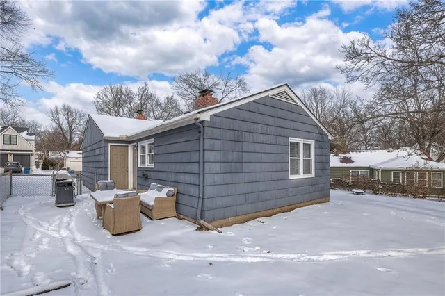 $425,000 | 4907 West 70th Terrace, Prairie Village, KS 66208