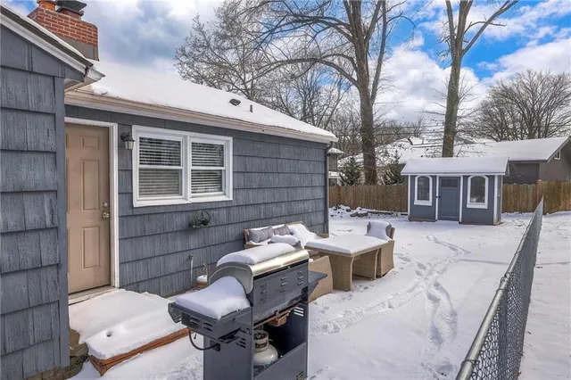 $425,000 | 4907 West 70th Terrace, Prairie Village, KS 66208