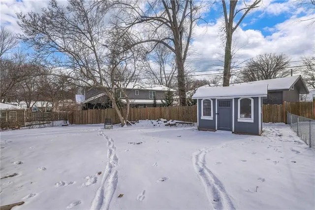 $425,000 | 4907 West 70th Terrace, Prairie Village, KS 66208