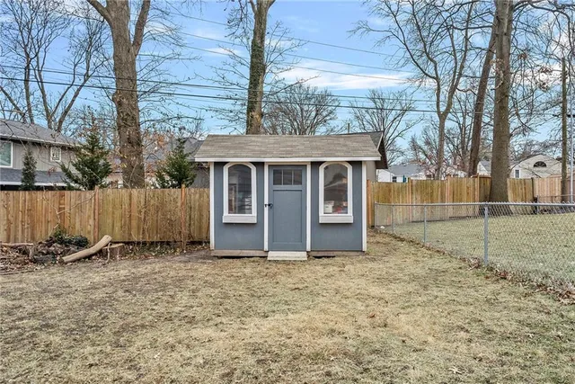 $425,000 | 4907 West 70th Terrace, Prairie Village, KS 66208