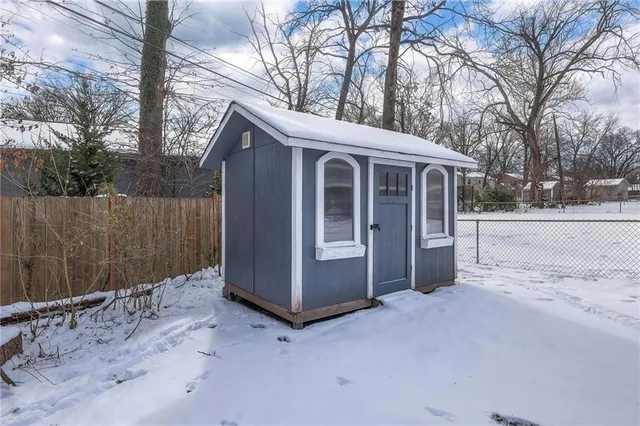 $425,000 | 4907 West 70th Terrace, Prairie Village, KS 66208