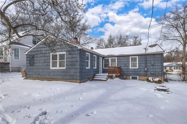 $425,000 | 4907 West 70th Terrace, Prairie Village, KS 66208