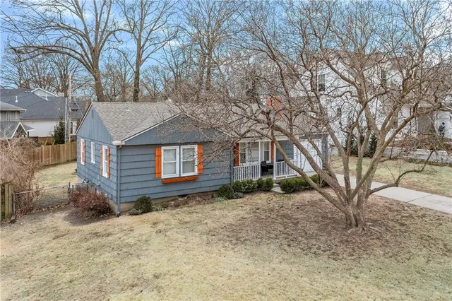 $425,000 | 4907 West 70th Terrace, Prairie Village, KS 66208