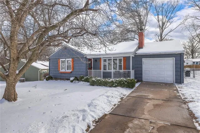$425,000 | 4907 West 70th Terrace, Prairie Village, KS 66208