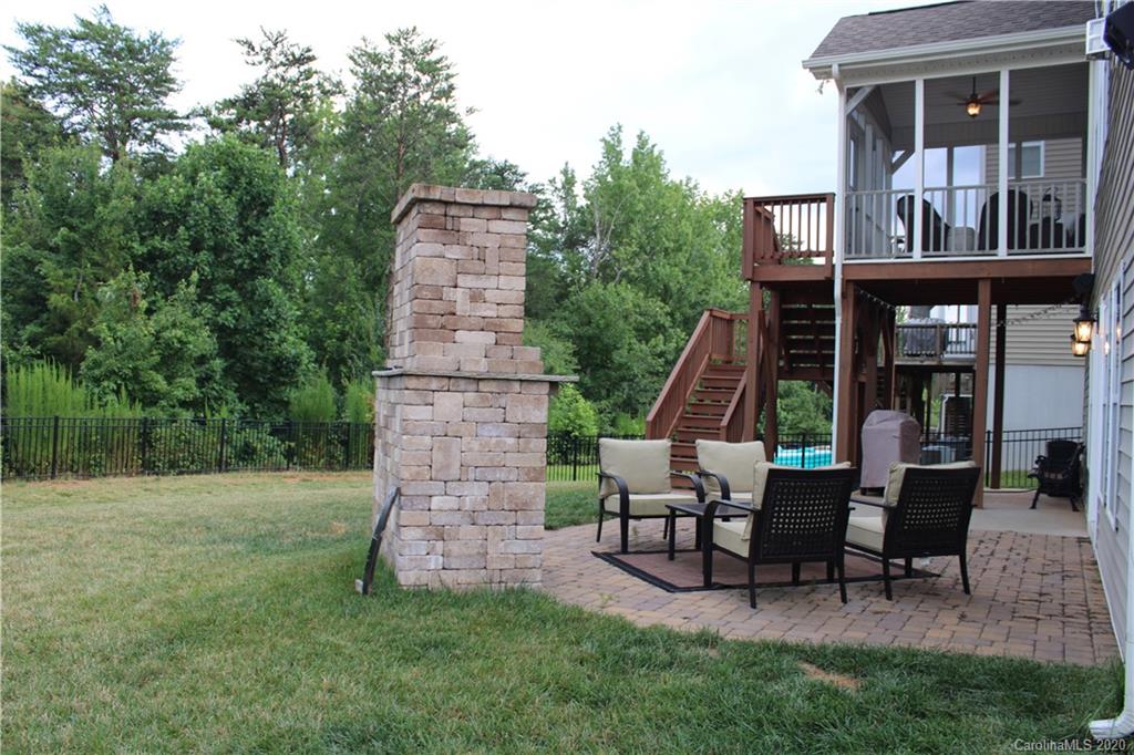 9103 Inverness Bay Road Charlotte, NC 28278 - Photo 4 of 48 Gallery Image 4