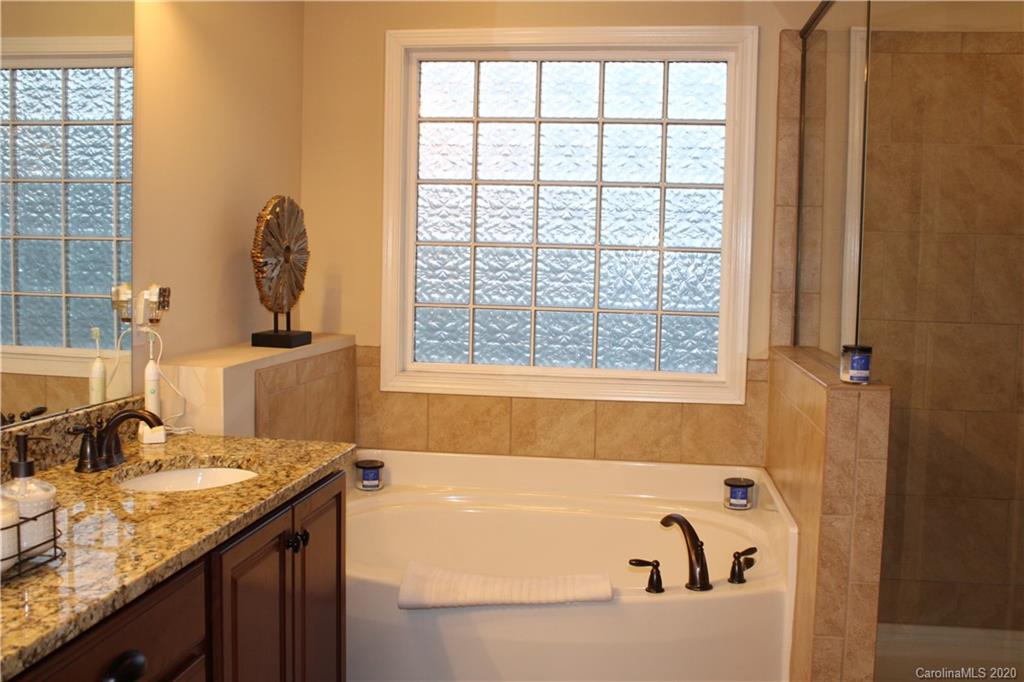 9103 Inverness Bay Road Charlotte, NC 28278 - Photo 38 of 48 Gallery Image 38