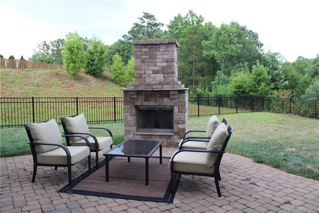 9103 Inverness Bay Road Charlotte, NC 28278 - Photo 5 of 48 Gallery Image 5