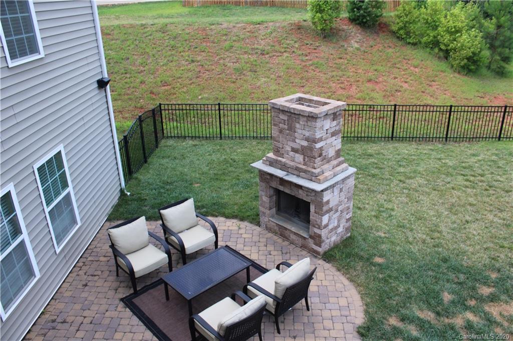 9103 Inverness Bay Road Charlotte, NC 28278 - Photo 6 of 48 Gallery Image 6
