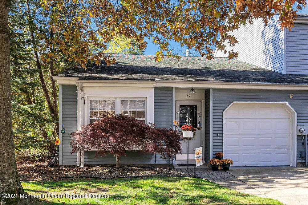 39 Bramble Lane Matawan, NJ 07747 - Photo 25 of 28 a front view of a house with a garden