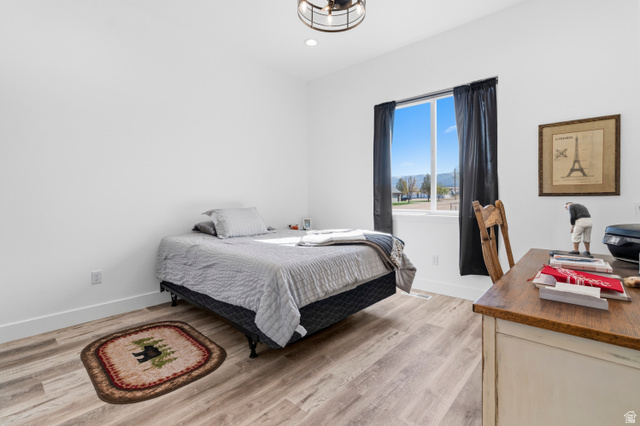 886 North 300th East Spring City, UT 84662 - Photo 20 of 40 Bedroom featuring light wood finished floors, a desk, and recessed lighting