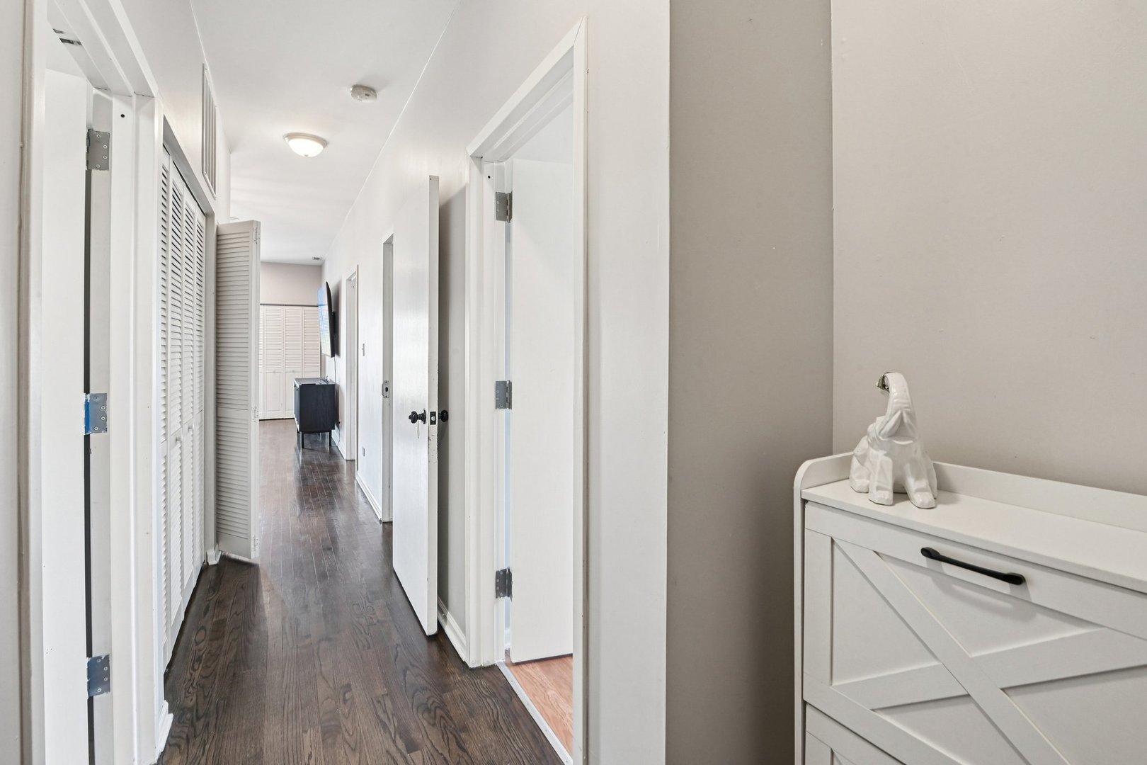 828 West 31st Street, Unit 3N Chicago, IL 60608 - Photo 13 of 29 a bathroom with a sink and a mirror