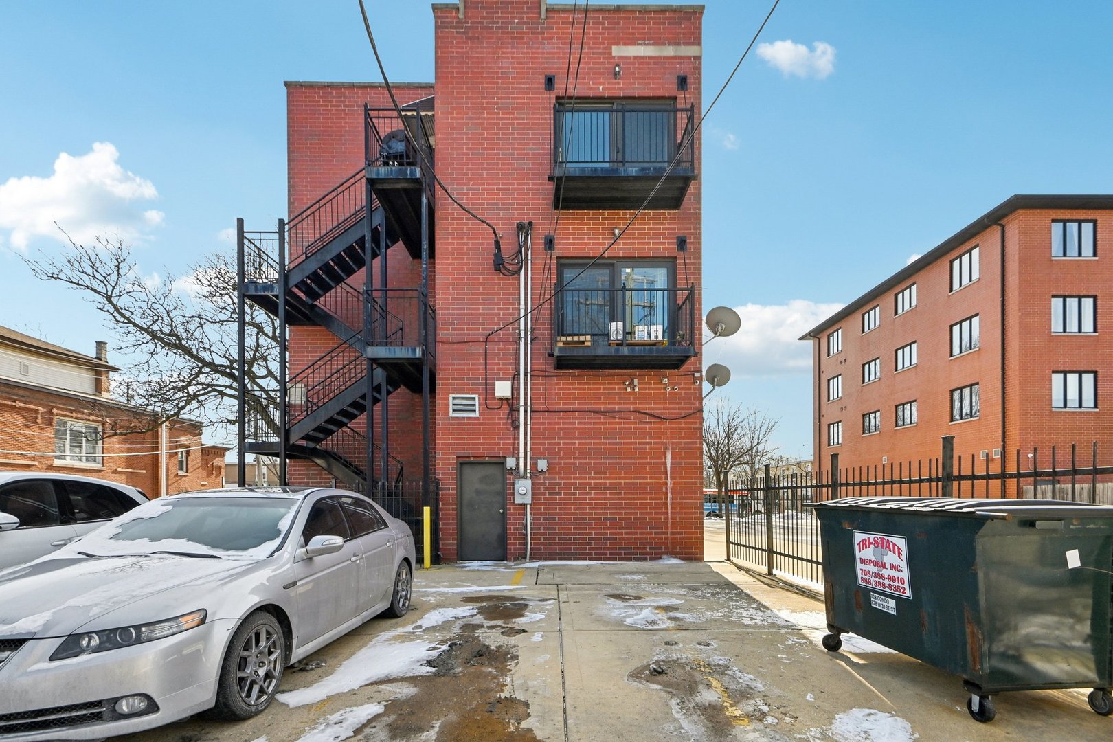 828 West 31st Street, Unit 3N Chicago, IL 60608 - Photo 27 of 29 a view of a street with cars