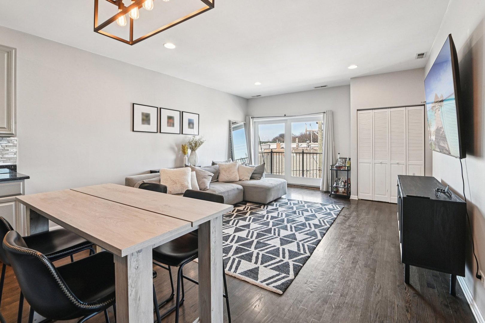 828 West 31st Street, Unit 3N Chicago, IL 60608 - Photo 5 of 29 a living room with furniture a table and chairs