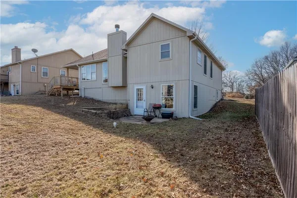 $374,900 | 1219 South Country View Lane, Warrensburg, MO 64093