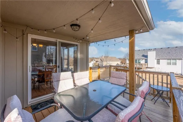 $374,900 | 1219 South Country View Lane, Warrensburg, MO 64093