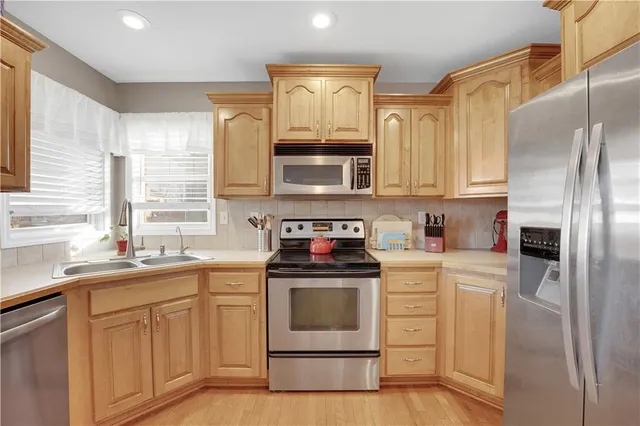 $374,900 | 1219 South Country View Lane, Warrensburg, MO 64093