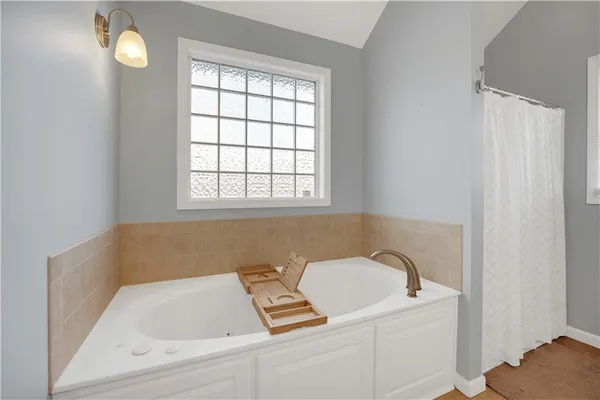 $374,900 | 1219 South Country View Lane, Warrensburg, MO 64093