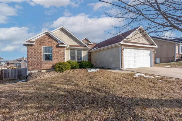 $374,900 | 1219 South Country View Lane, Warrensburg, MO 64093