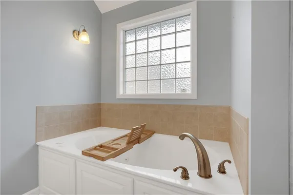 $364,900 | 1219 South Country View Lane, Warrensburg, MO 64093