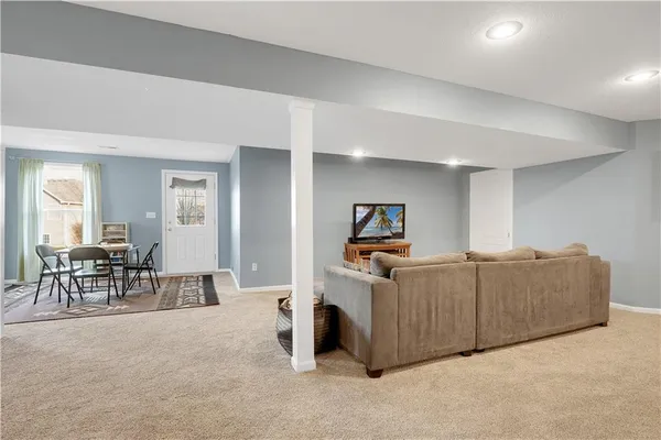 $374,900 | 1219 South Country View Lane, Warrensburg, MO 64093