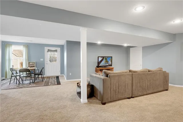 $374,900 | 1219 South Country View Lane, Warrensburg, MO 64093